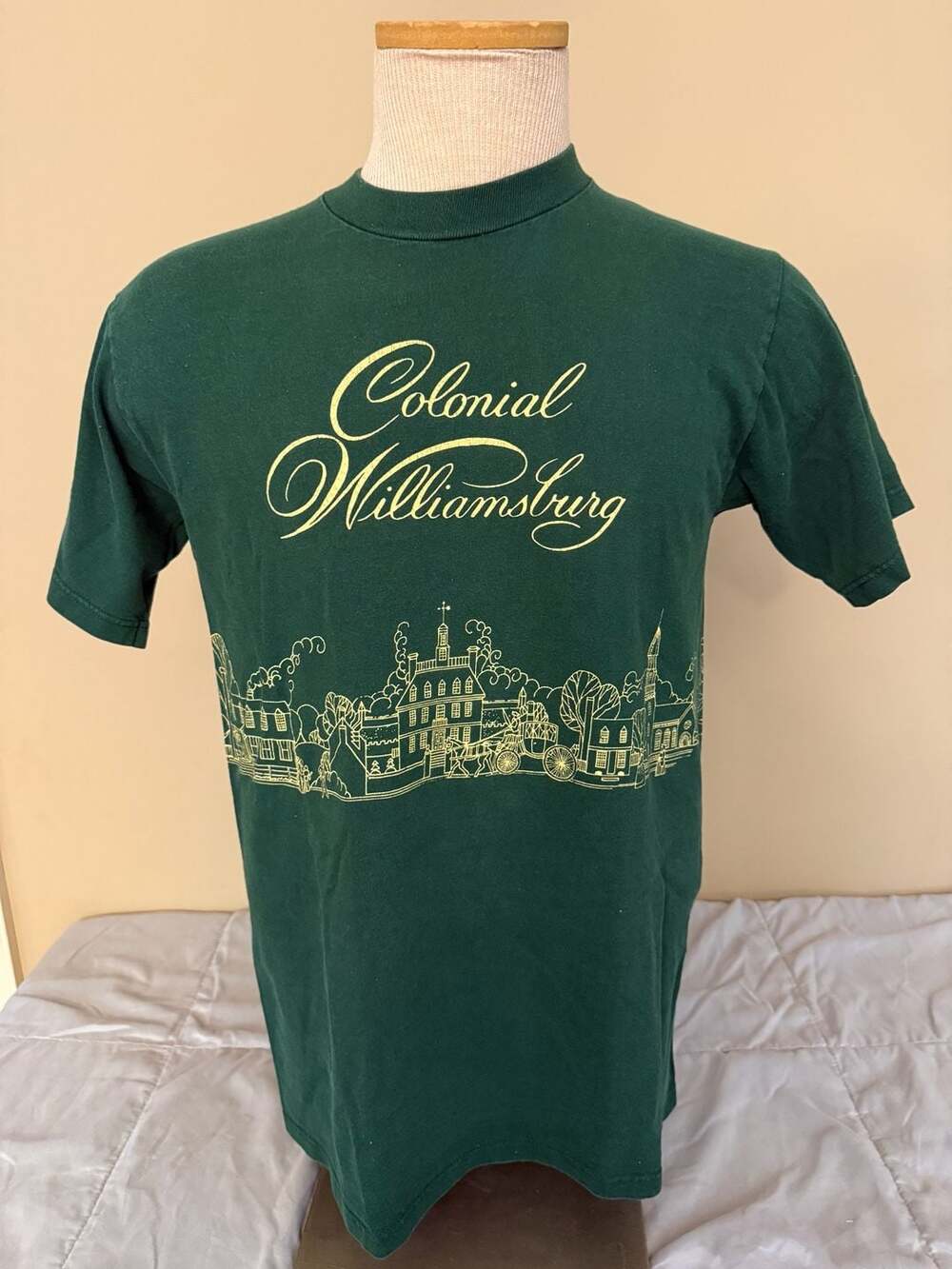 Vintage Jerzees Colonial Williamsburg Green T-Shirt Size M Made in USA